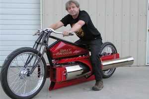 Боб Мэддокс и реактивный мотоцикл