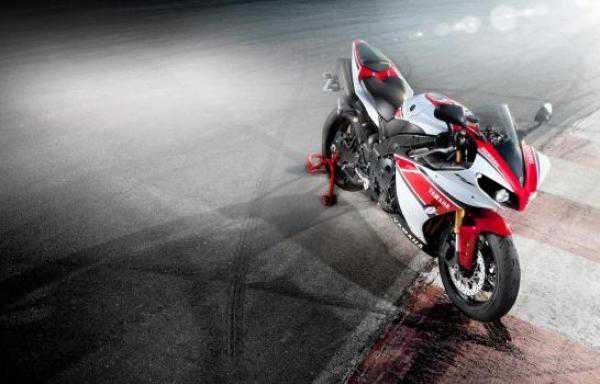 Реклама Yamaha YZF-R1 2012 со Спизом